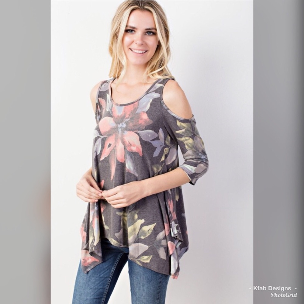 🥰LAST 3! Cold Shoulder Floral Uneven Hem Top! - Picture 3 of 3